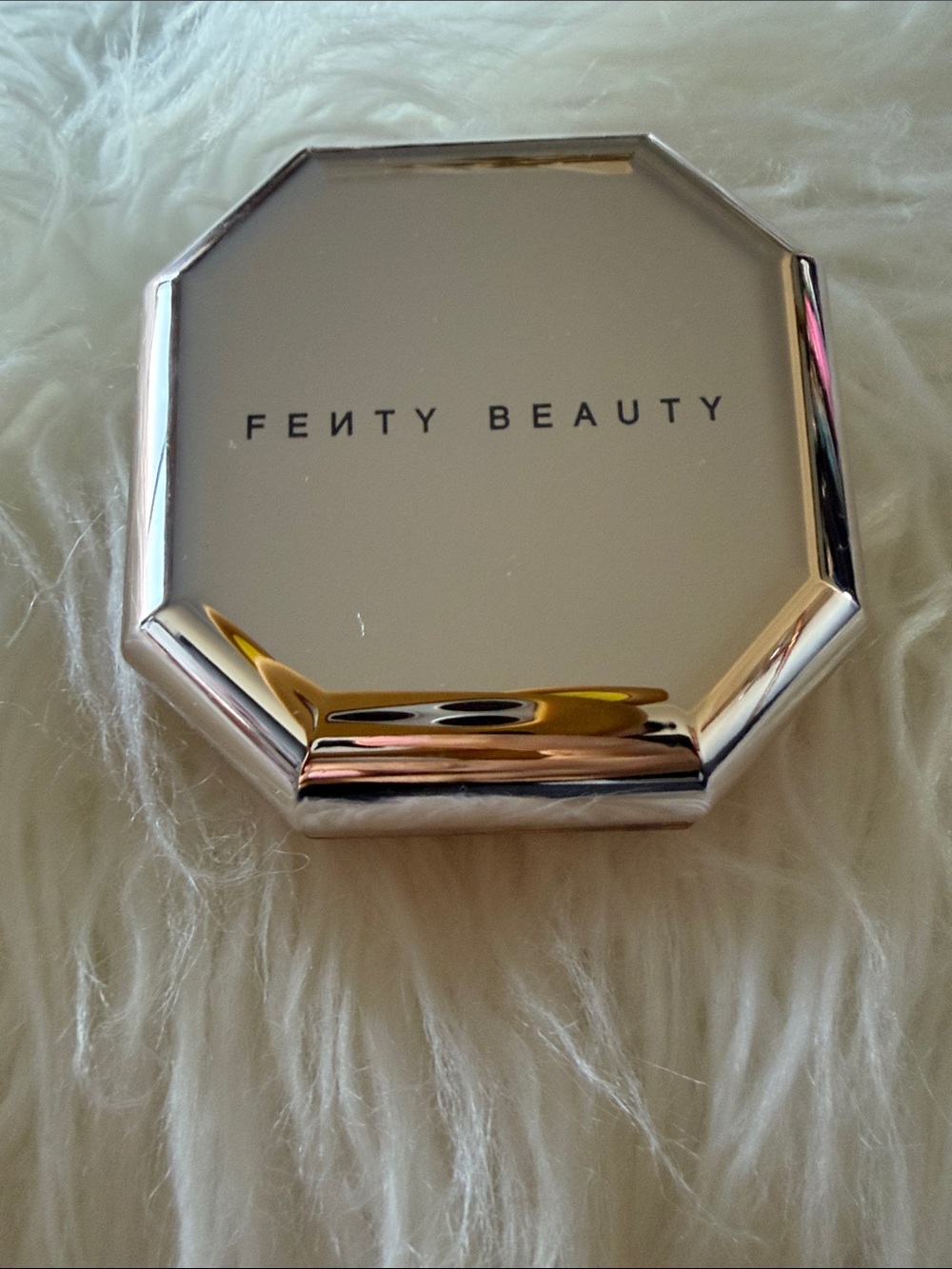 Fenty Beauty Octagonal loose banana powder